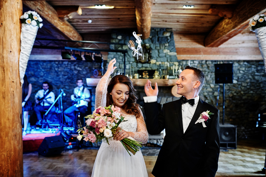 zdjęcia ślubne Wadowice, karczma znijar, fotograf ślubny wadowice, fotograf na ślub wadowice, reportaż ślubny Wadowice