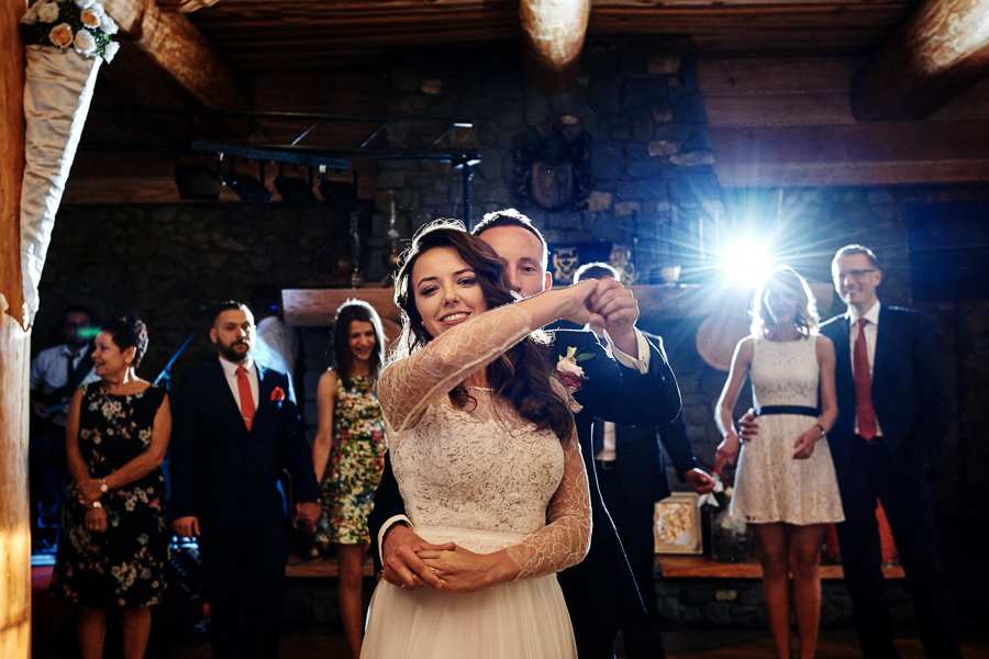 zdjęcia ślubne Wadowice, karczma znijar, fotograf ślubny wadowice, fotograf na ślub wadowice, reportaż ślubny Wadowice