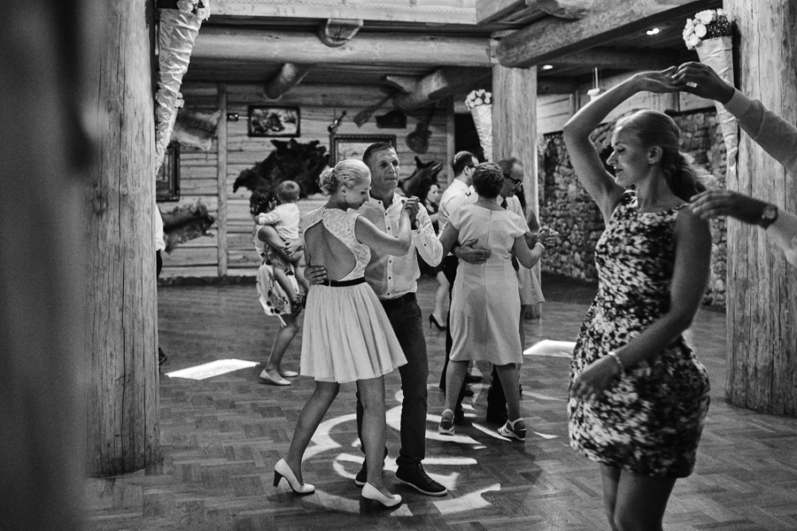 zdjęcia ślubne Wadowice, karczma znijar, fotograf ślubny wadowice, fotograf na ślub wadowice, reportaż ślubny Wadowice