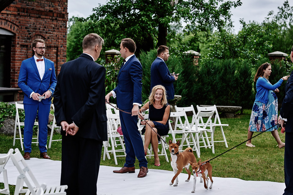 rustykalne wesele w folwarku, rustykalne wesele, wesele boho, ceremonia cywilna w plenerze, ceremonia w plenerze, reportaż ślubny, łukasz ostrowski