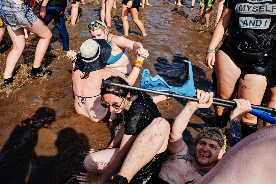 woodstock poland rock 2018, przystanek woodstock, zdjęcia woodstock, festiwal poland rock, zdjęcia z woodstocka, woodstock błoto, miłość