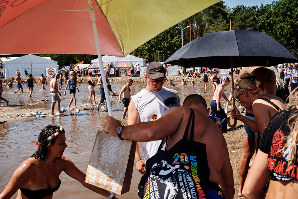 woodstock poland rock 2018, przystanek woodstock, zdjęcia woodstock, festiwal poland rock, zdjęcia z woodstocka, woodstock błoto, miłość